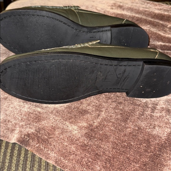 Mens size 11 green leather loafers - Picture 3 of 3